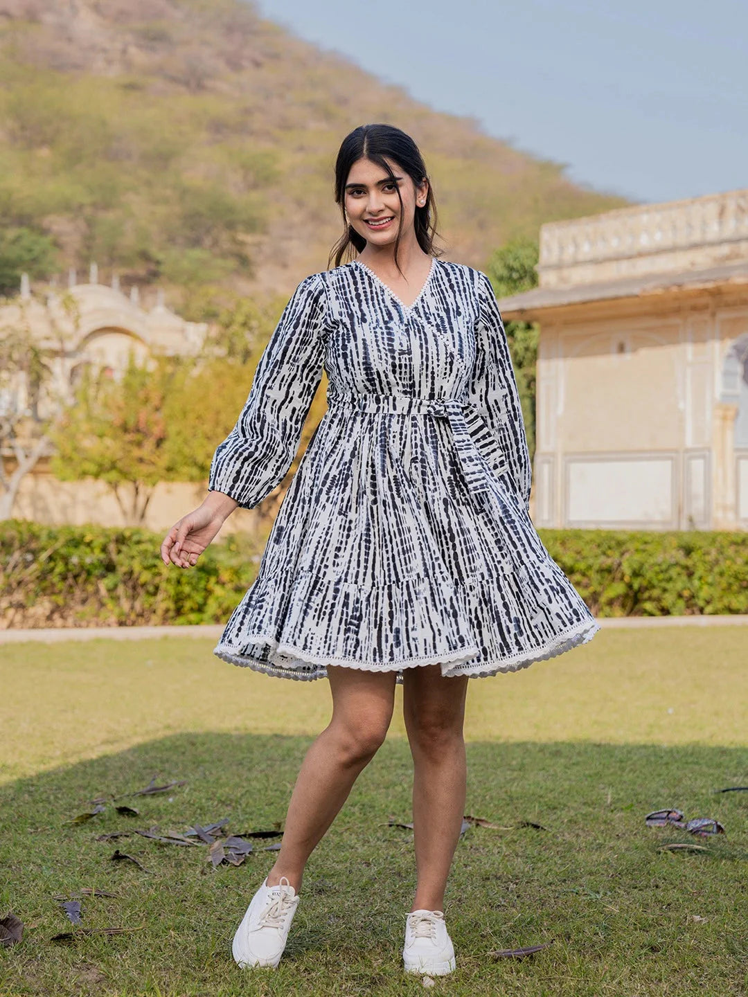 Black And White Pure Cotton Tie Dye Less Border Tassels Were Dress