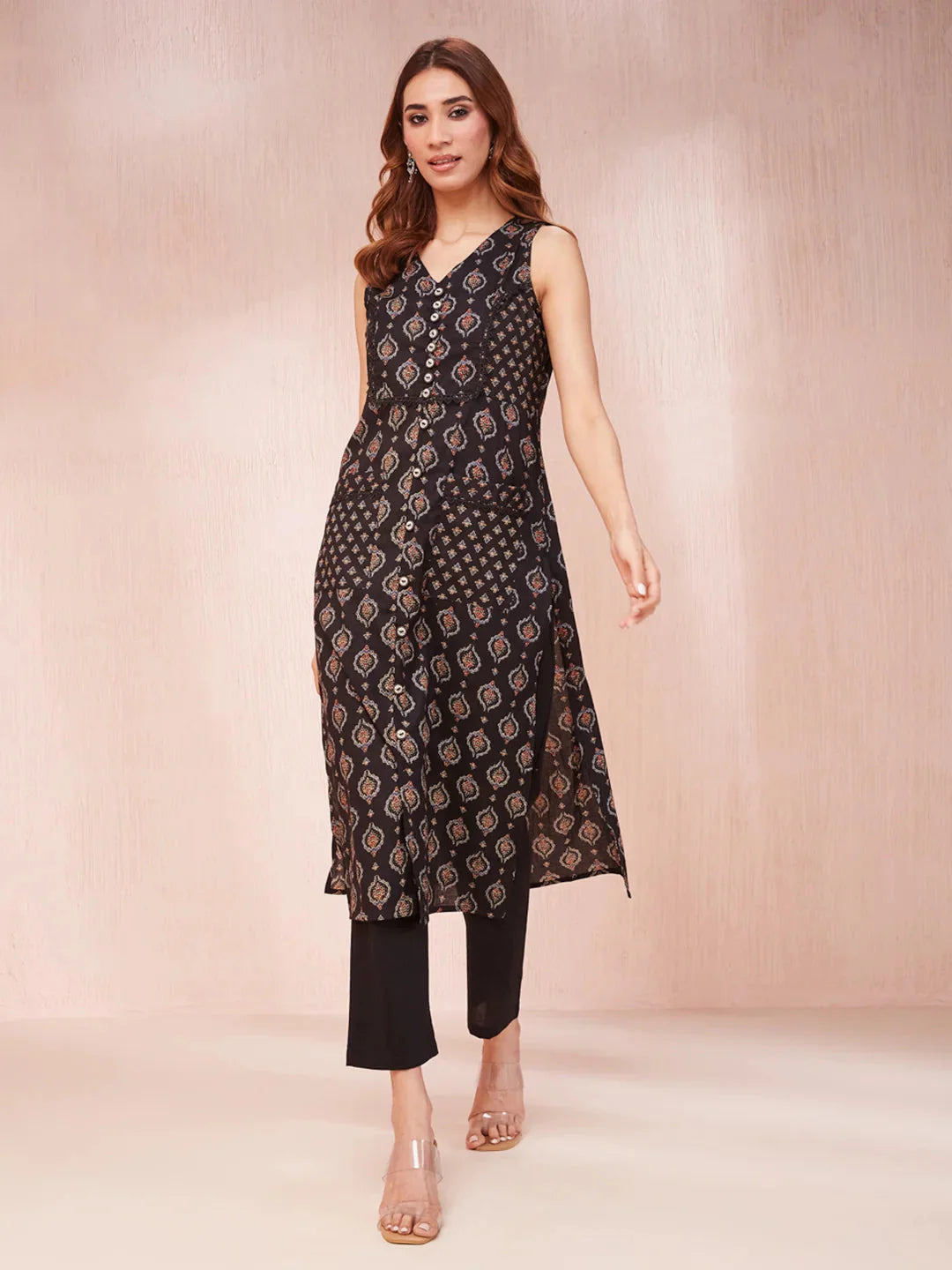 Women's Black Cotton Black Ethnic Motifs Round Neck Straight Kurta by Yufta, suitable for wholesale buyers, boutiques, retailers, resellers and bulk fashion orders from Trendphoria