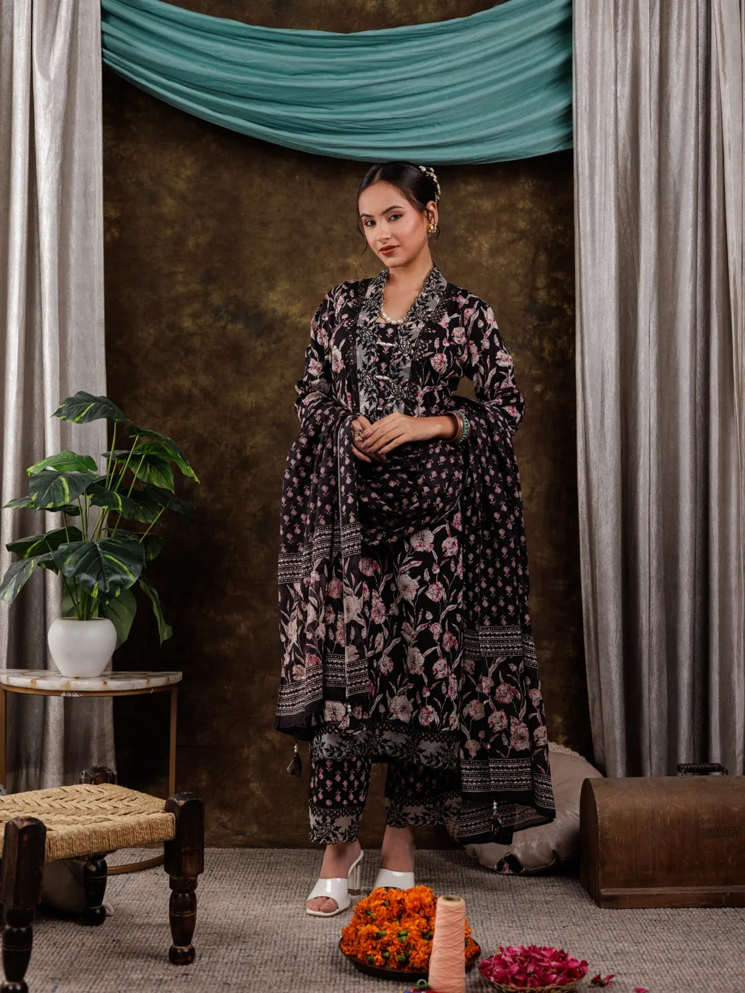 Women's Black Cotton Black Floral Print Pure Cotton Beads Straight Kurta Dupatta Set With Lace Detailing by Yufta, suitable for wholesale buyers, boutiques, retailers, resellers and bulk fashion orders from Trendphoria