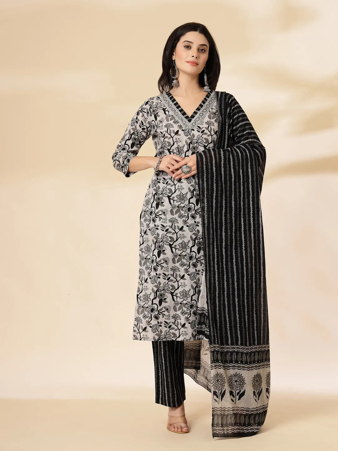 Women's Black Cotton Black Pure Cotton Floral Sequins Work Kurta Dupatta Pant Set by Yufta, suitable for wholesale buyers, boutiques, retailers, resellers and bulk fashion orders from Trendphoria