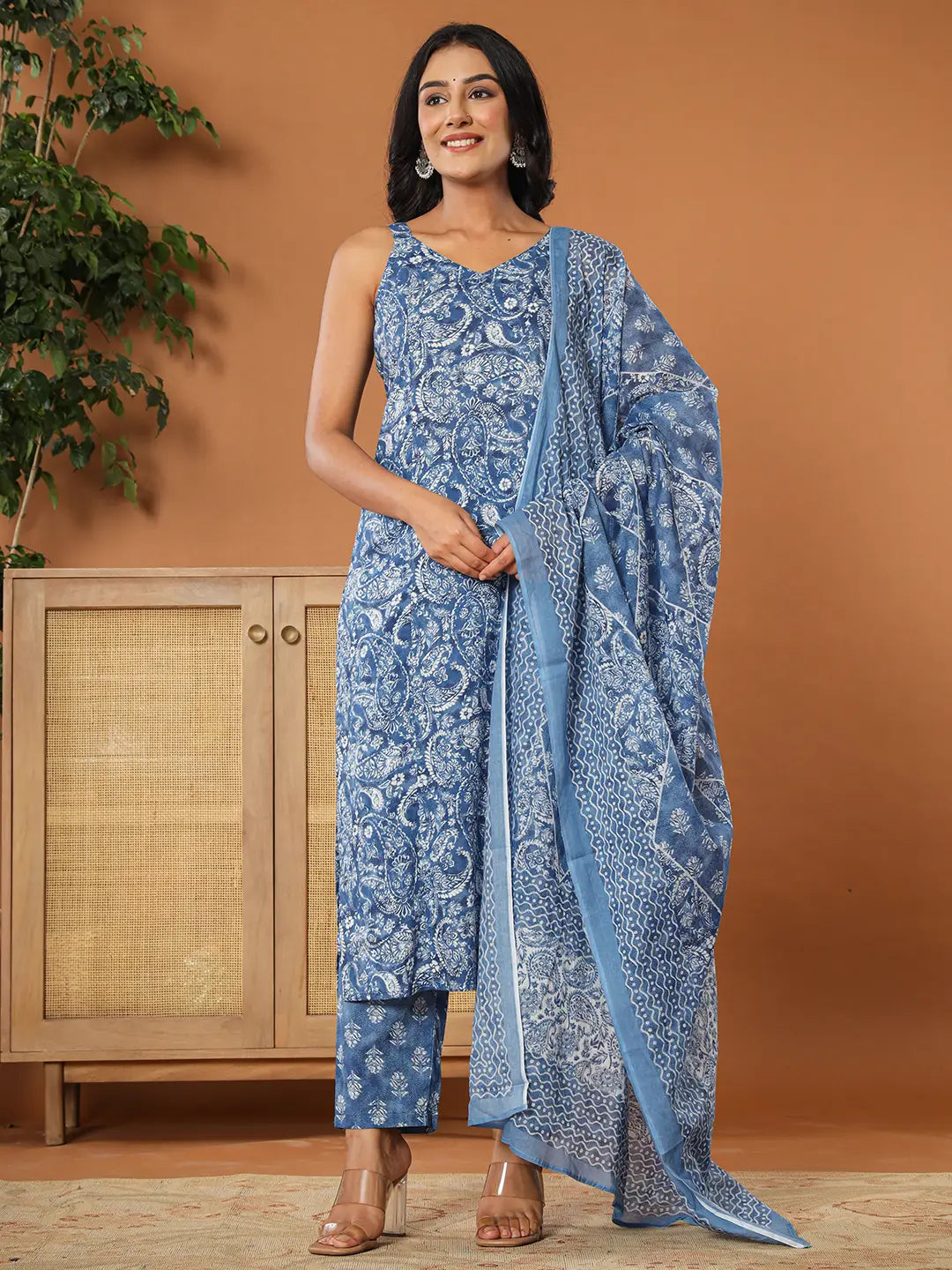 Women's Blue Cotton Blue Cotton Strappy Kurta Dupatta Set by Yufta, suitable for wholesale buyers, boutiques, retailers, resellers and bulk fashion orders from Trendphoria