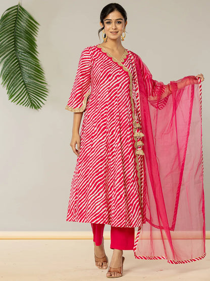 Women's Pink Cotton Cotton Leheriya Hot Pink Kurta Dupatta Pant Set by Yufta, suitable for wholesale buyers, boutiques, retailers, resellers and bulk fashion orders from Trendphoria