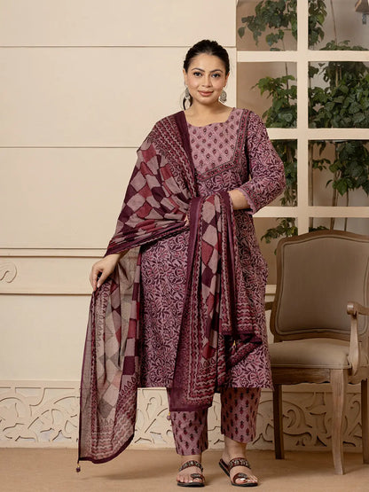 Women's Purple Cotton Cotton Purple Kantha Work Plus Size Kurta Dupatta Pant Set by Yufta, suitable for wholesale buyers, boutiques, retailers, resellers and bulk fashion orders from Trendphoria
