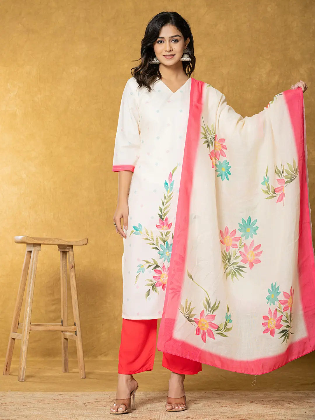 Women's Cream Rayon Cream Linen Floral Kurta Dupatta Pant Set by Yufta, suitable for wholesale buyers, boutiques, retailers, resellers and bulk fashion orders from Trendphoria