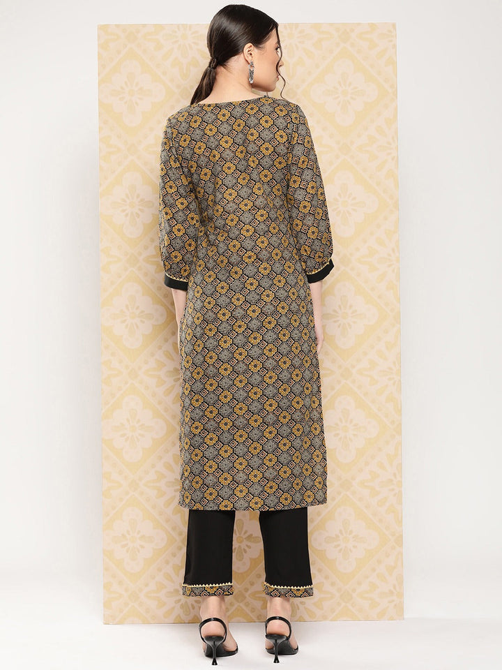 Geometric Printed Regular Pure Cotton Kurta With Trousers