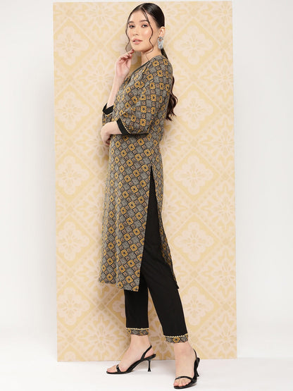 Geometric Printed Regular Pure Cotton Kurta With Trousers