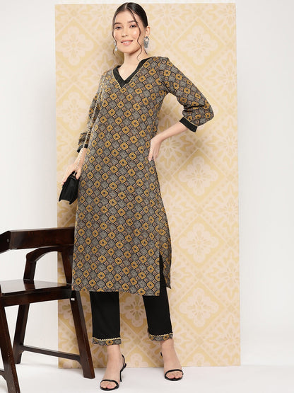 Geometric Printed Regular Pure Cotton Kurta With Trousers