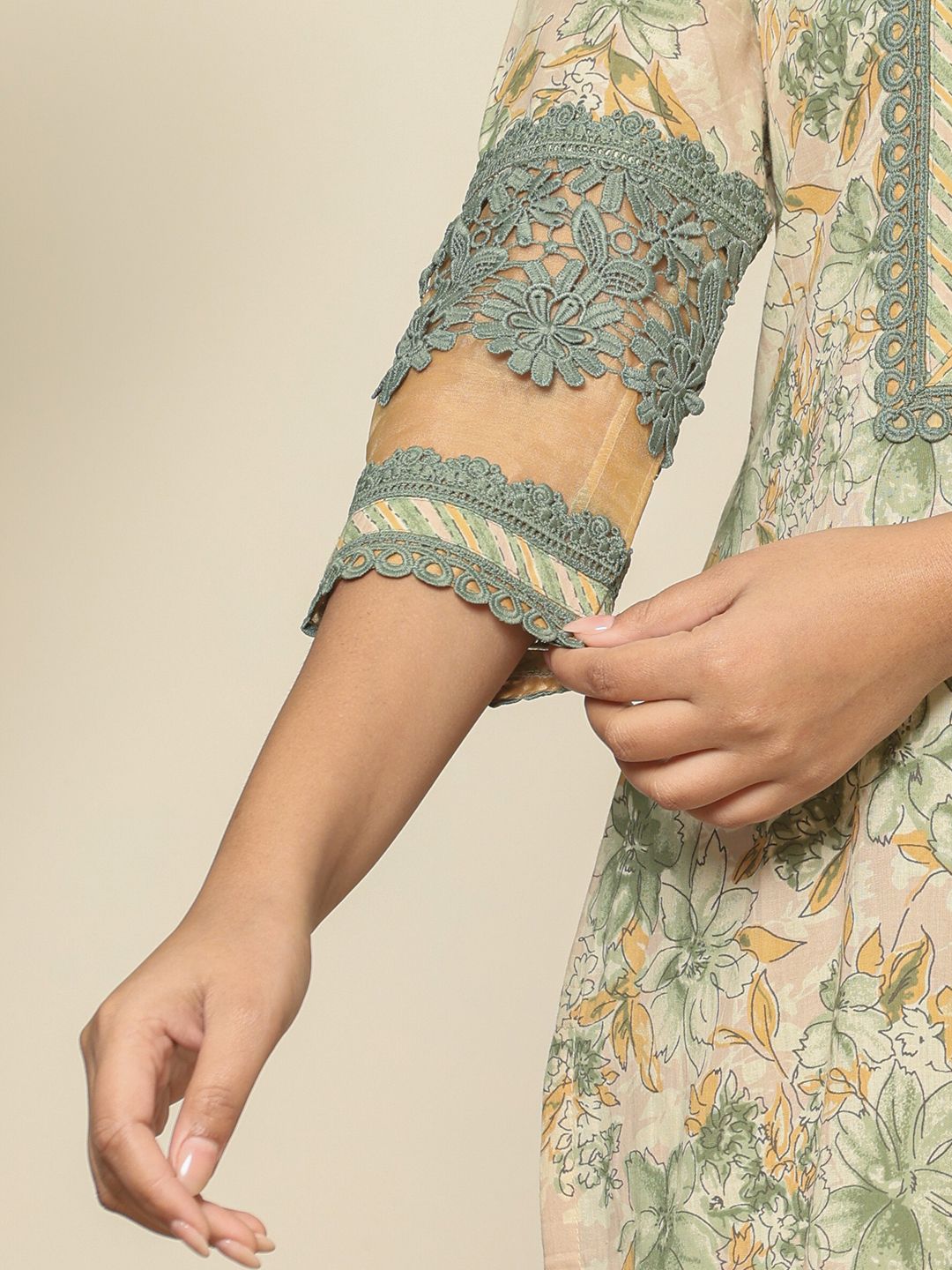 Green Cotton Floral Kurta Dupatta Set With Lace Detailing