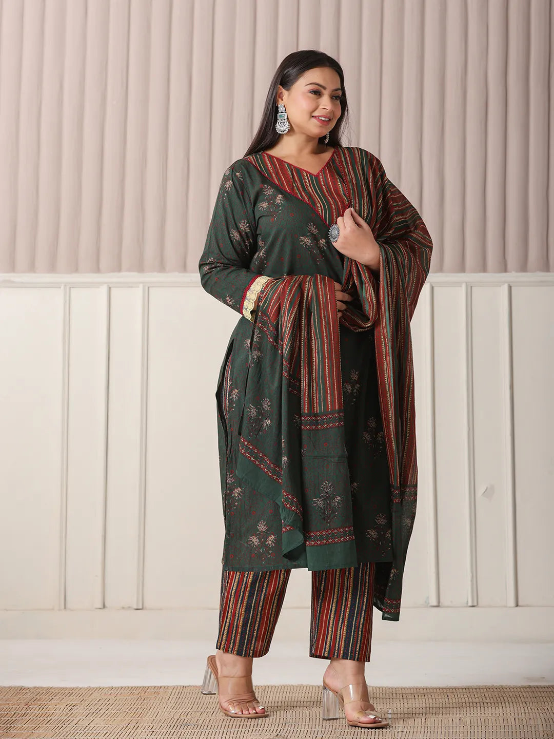 Green Floral Print Patch &amp; Lace Work Plus Size Kurta Set With Pant &amp; Dupatta