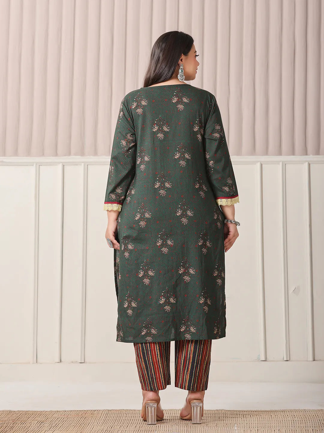 Green Floral Print Patch &amp; Lace Work Plus Size Kurta Set With Pant &amp; Dupatta