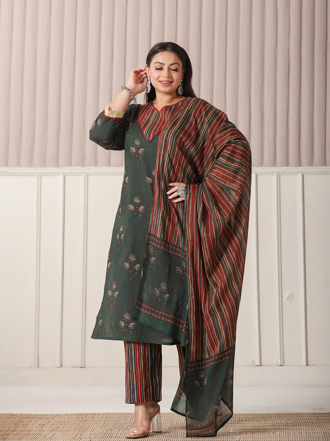 Green Floral Print Patch &amp; Lace Work Plus Size Kurta Set With Pant &amp; Dupatta