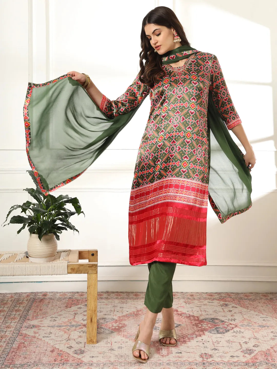 Green Gajji Silk Ethnic Motifst Kurta Dupatta Pant Set