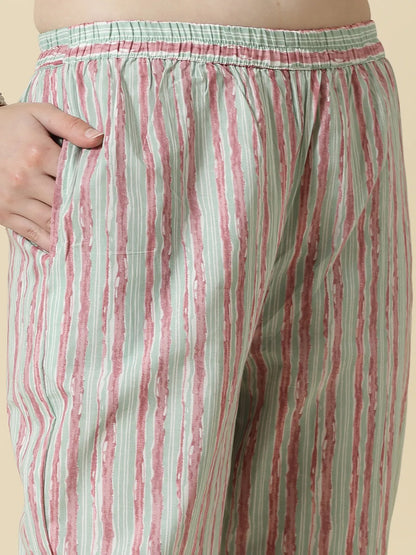 Green Pure Cotton Floral Print Thread Work Kurta Set With Pant & Dupatta