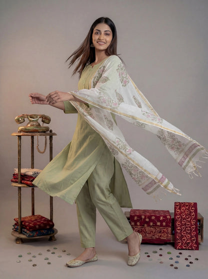 Silk Blend Straight Kurta Pant With Handblock Print Kota Doriya Dupatta Set