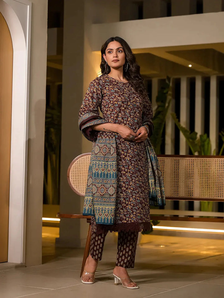 Maroon Floral Print Piping On Yoke Pakistani Style Kurta With Trousers And Dupatta Set