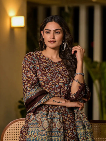 Maroon Floral Print Piping On Yoke Pakistani Style Kurta With Trousers And Dupatta Set