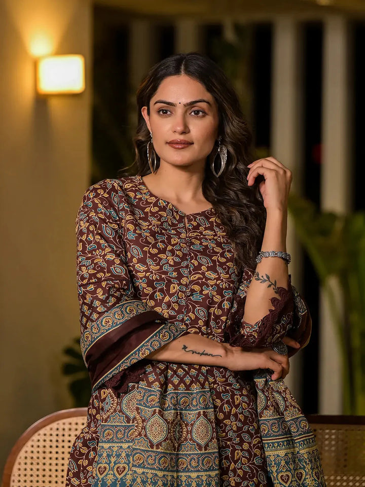 Maroon Floral Print Piping On Yoke Pakistani Style Kurta With Trousers And Dupatta Set