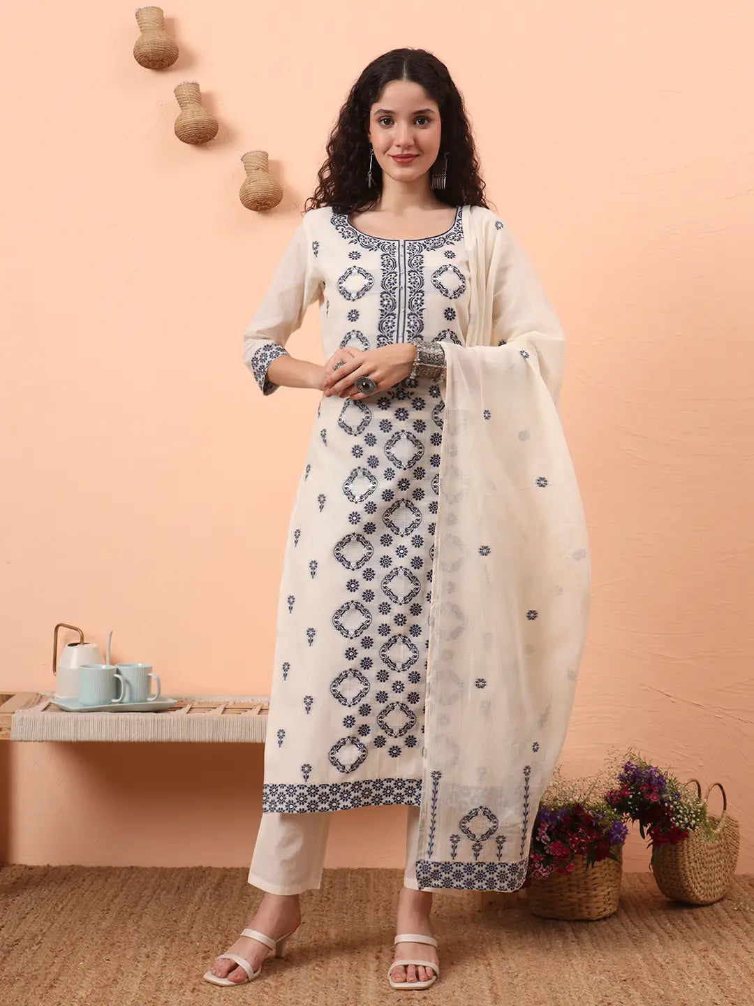 Off-White Handloom Cotton Kurta Dupatta Pant Set With Cotton Mal Lining