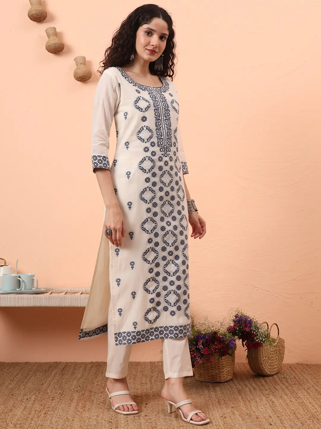 Off-White Handloom Cotton Kurta Dupatta Pant Set With Cotton Mal Lining