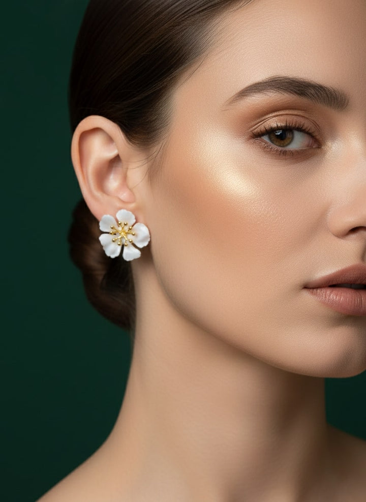 White &amp; Gold Flower Clasic Studded Earrings