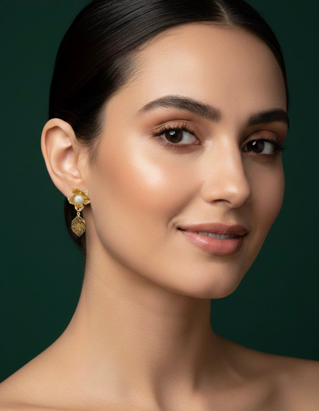 Women Gold Plated Flower &amp; Leaf Shaped Earing