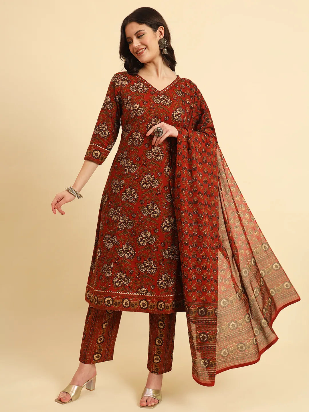 Women's Red Cotton Red Pure Cotton Floral Sequins Work Kurta Set With Dupatta by Yufta, suitable for wholesale buyers, boutiques, retailers, resellers and bulk fashion orders from Trendphoria