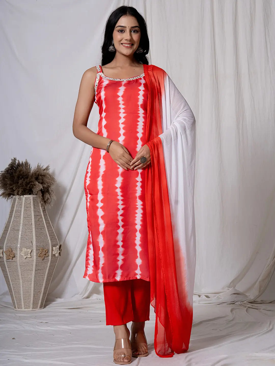 Women's Red Silk Blend Red Silk Kurta Dupatta Pant Set by Yufta, suitable for wholesale buyers, boutiques, retailers, resellers and bulk fashion orders from Trendphoria