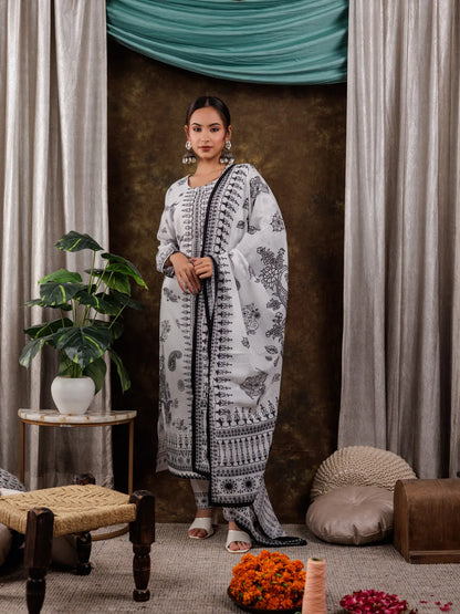 Women's White Cotton White Cotton Straight Paisley Kurta Dupatta Pant Set by Yufta, suitable for wholesale buyers, boutiques, retailers, resellers and bulk fashion orders from Trendphoria