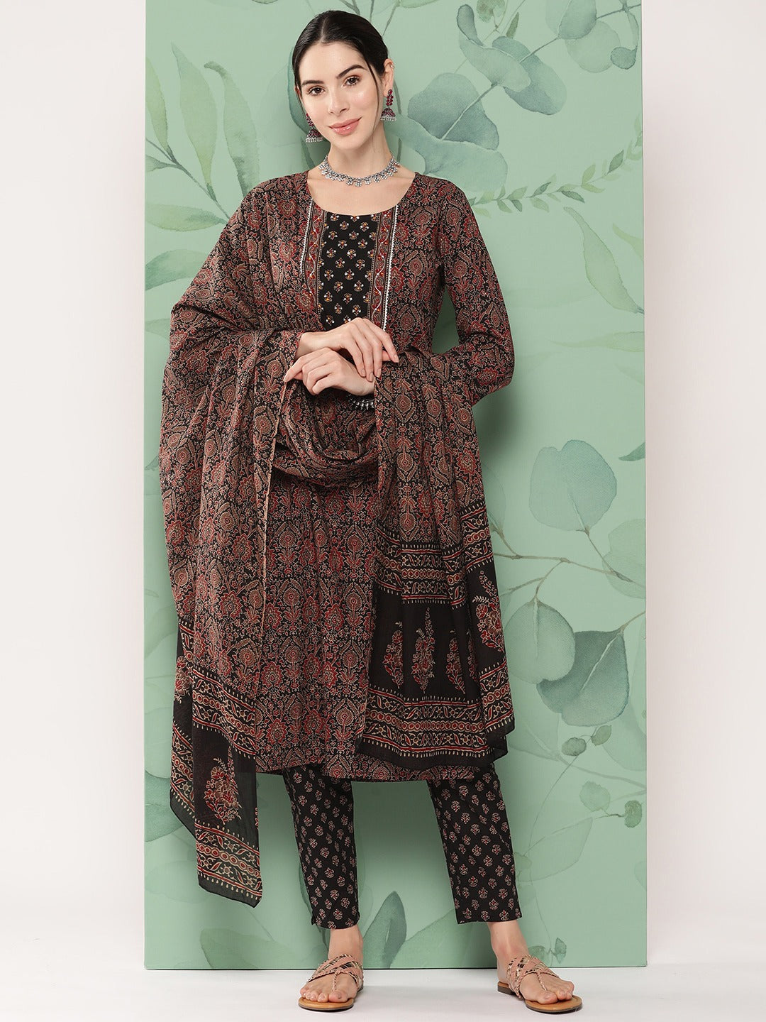 Women Black &amp; Red Floral Printed Pure Cotton Kurta With Trousers &amp; With Dupatta