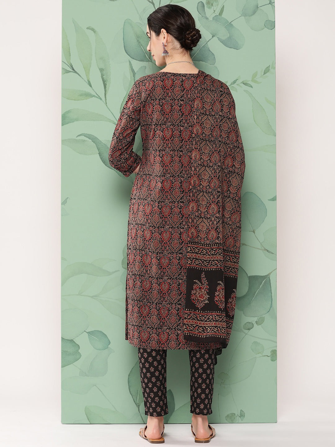 Women Black & Red Floral Printed Pure Cotton Kurta With Trousers & With Dupatta