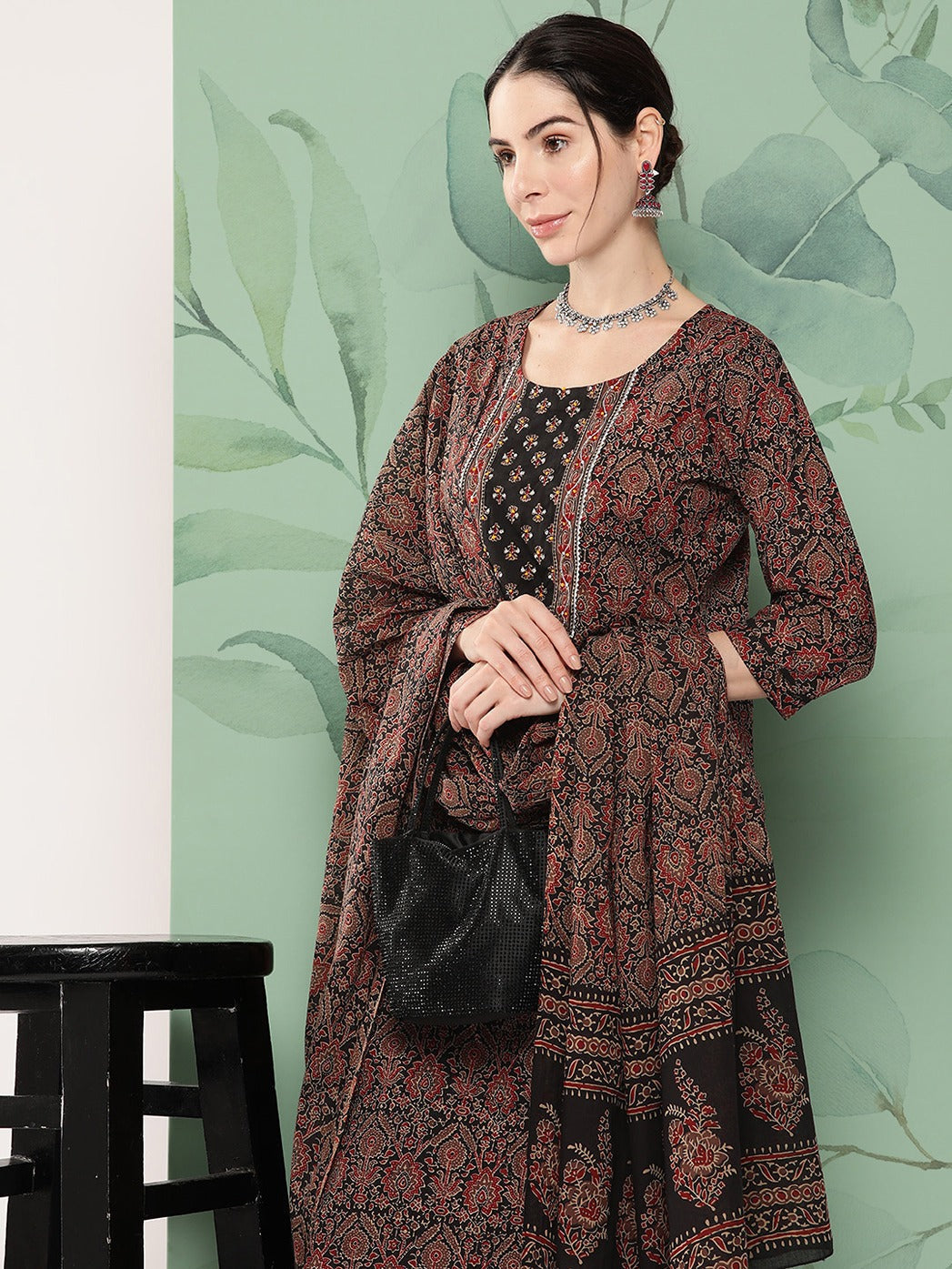 Women Black &amp; Red Floral Printed Pure Cotton Kurta With Trousers &amp; With Dupatta