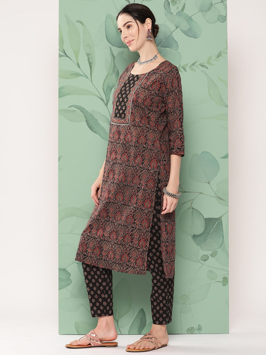 Women Black & Red Floral Printed Pure Cotton Kurta With Trousers & With Dupatta