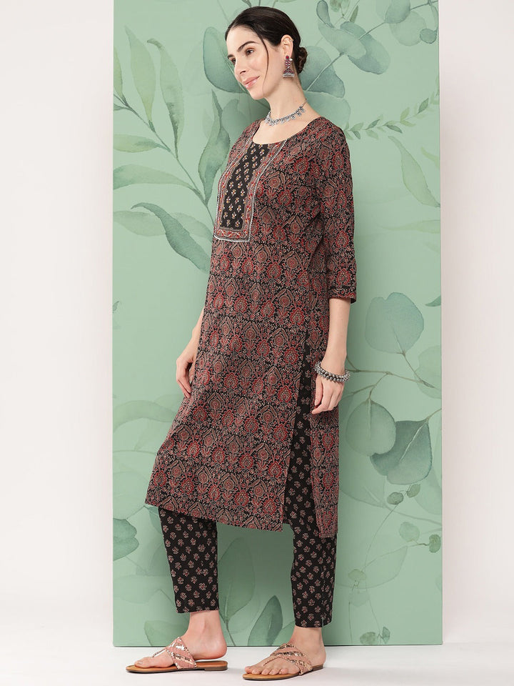 Women Black &amp; Red Floral Printed Pure Cotton Kurta With Trousers &amp; With Dupatta