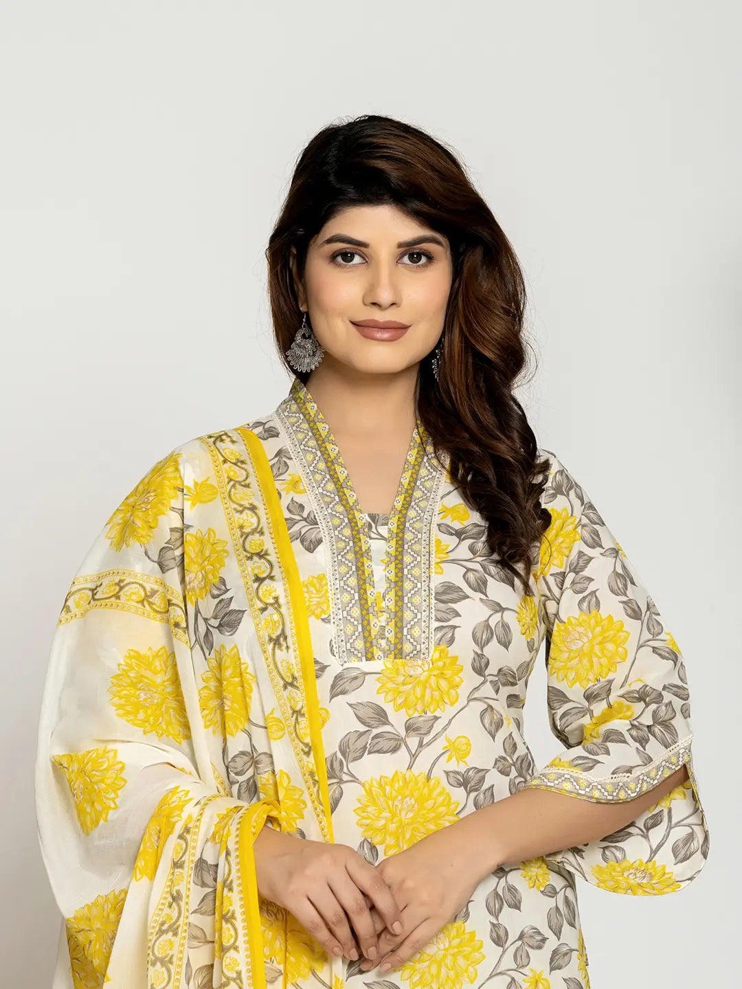 Yellow And Off White Cotton Pakistani Style Kurta Dupatta Set