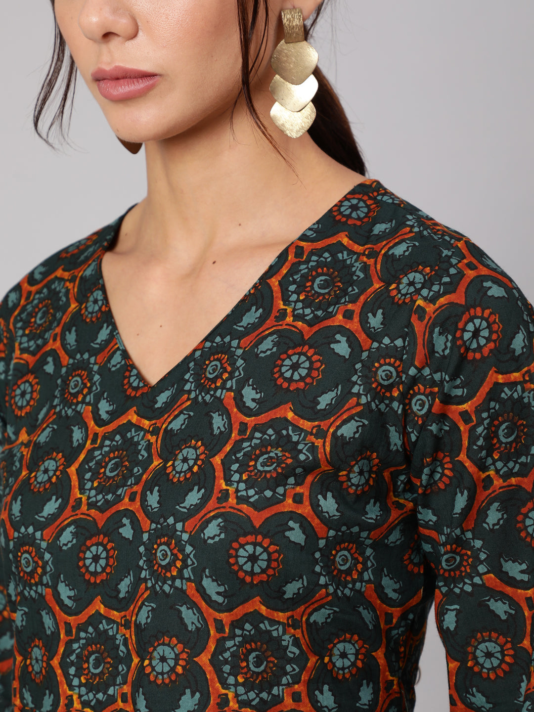 Green Abstrac Printed Gathered Dress With Three Quarter Sleeves