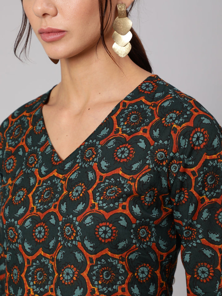 Green Abstrac Printed Gathered Dress With Three Quarter Sleeves