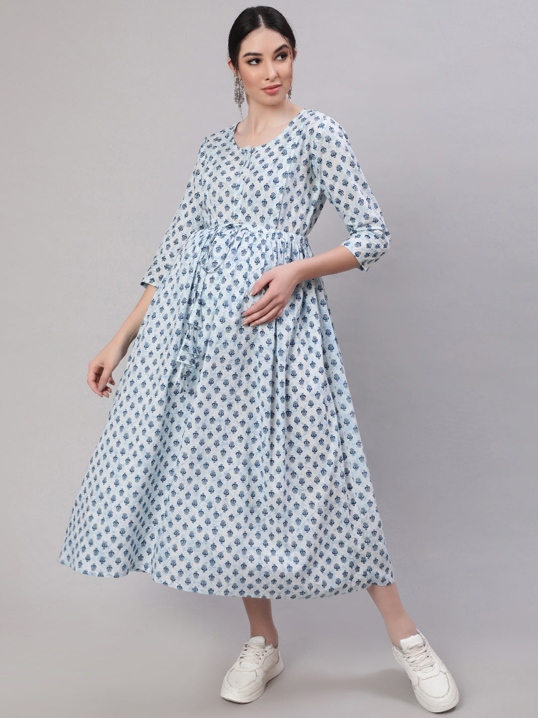 Women Off White &amp; Blue Floral Printed Maternity Dress With Three Quarter Sleeves