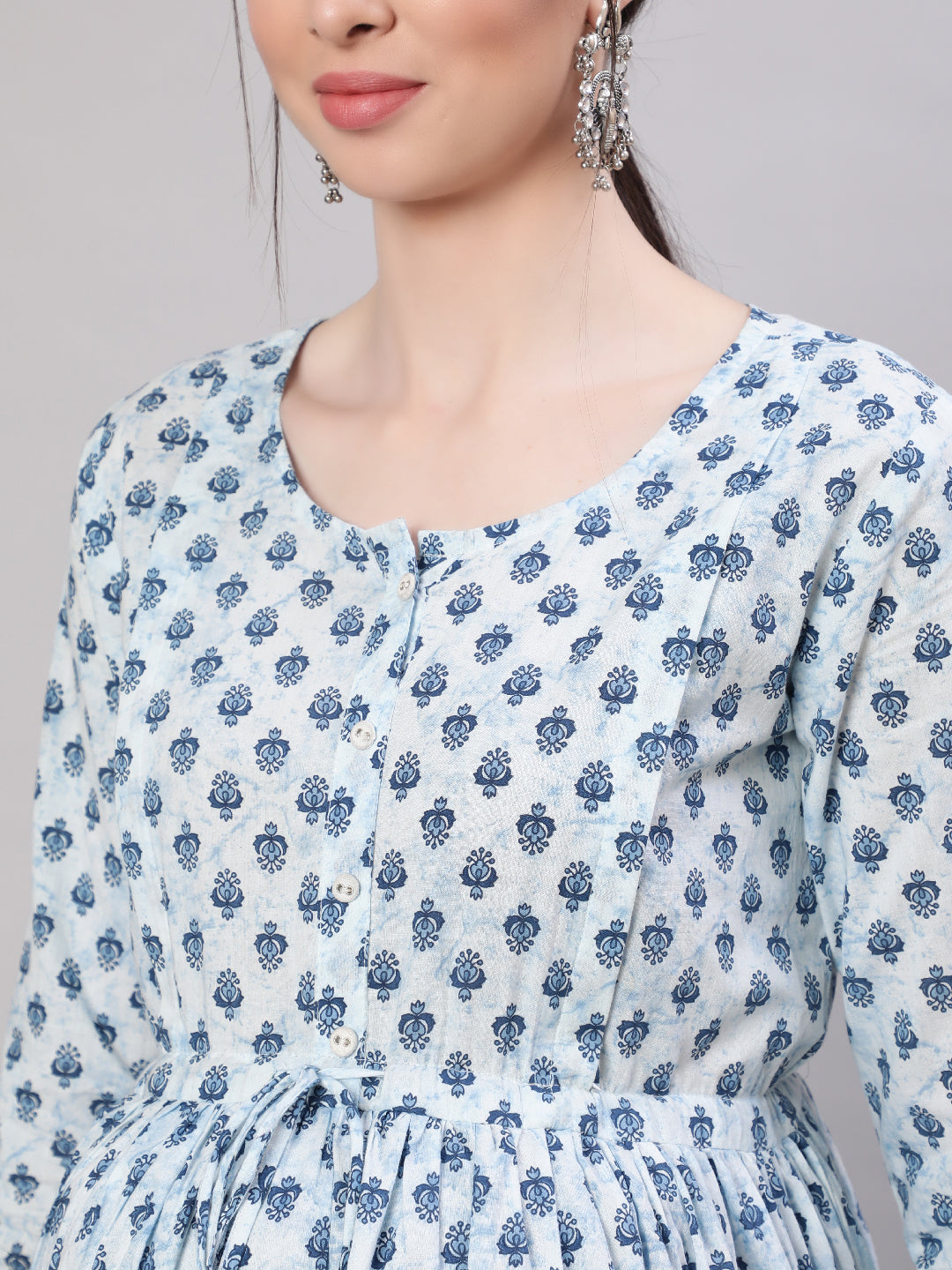 Women Off White &amp; Blue Floral Printed Maternity Dress With Three Quarter Sleeves