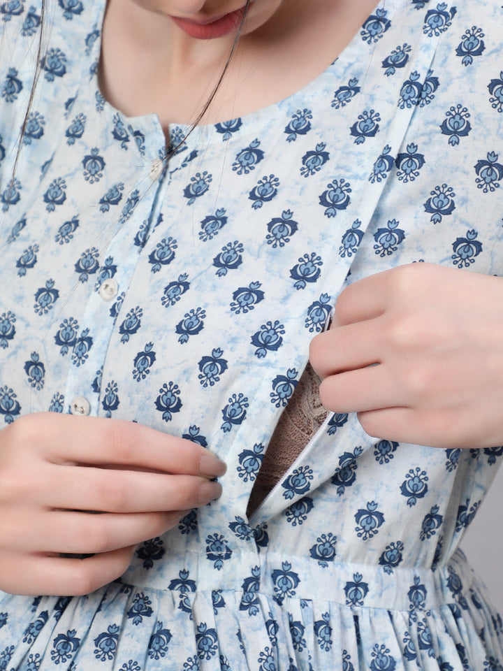 Women Off White &amp; Blue Floral Printed Maternity Dress With Three Quarter Sleeves
