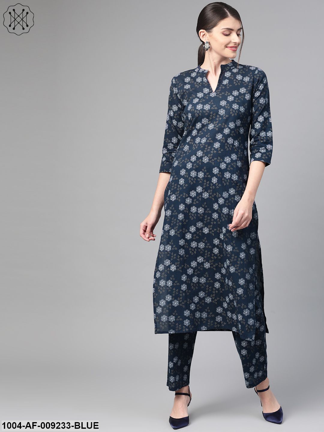 Women Navy Blue & Blue Straight Floral Printed Kurta And Trousers Set