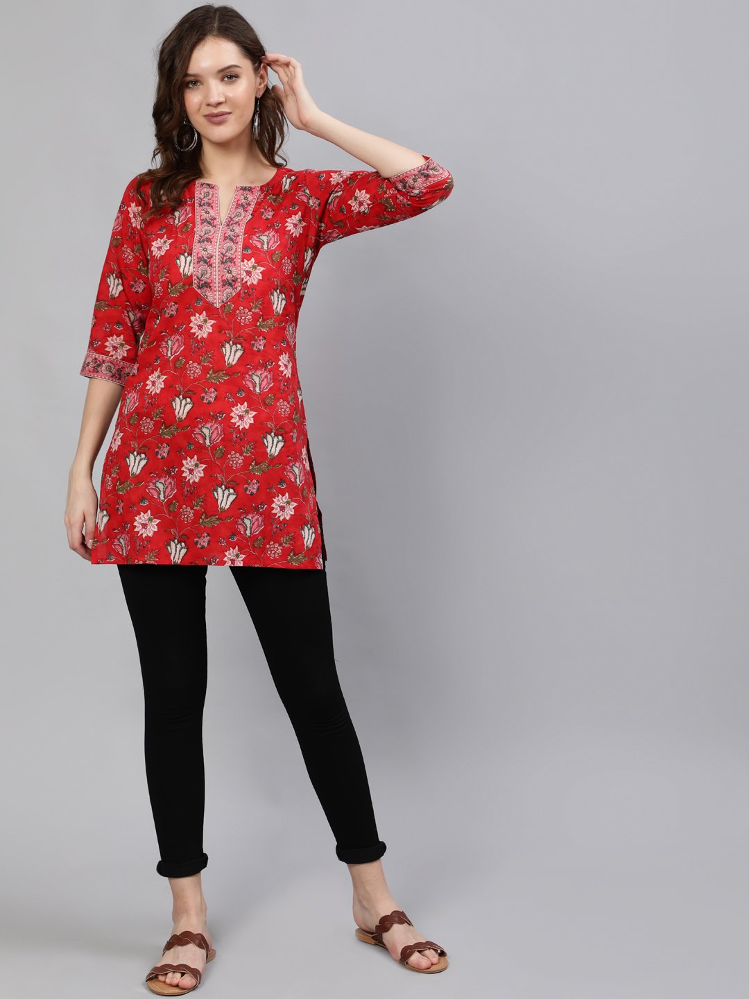 Women Red Floral Printed Tunic With Three Quarter Sleeves