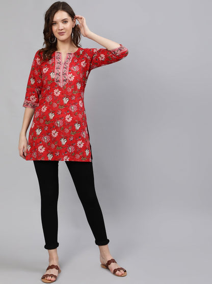 Women Red Floral Printed Tunic With Three Quarter Sleeves