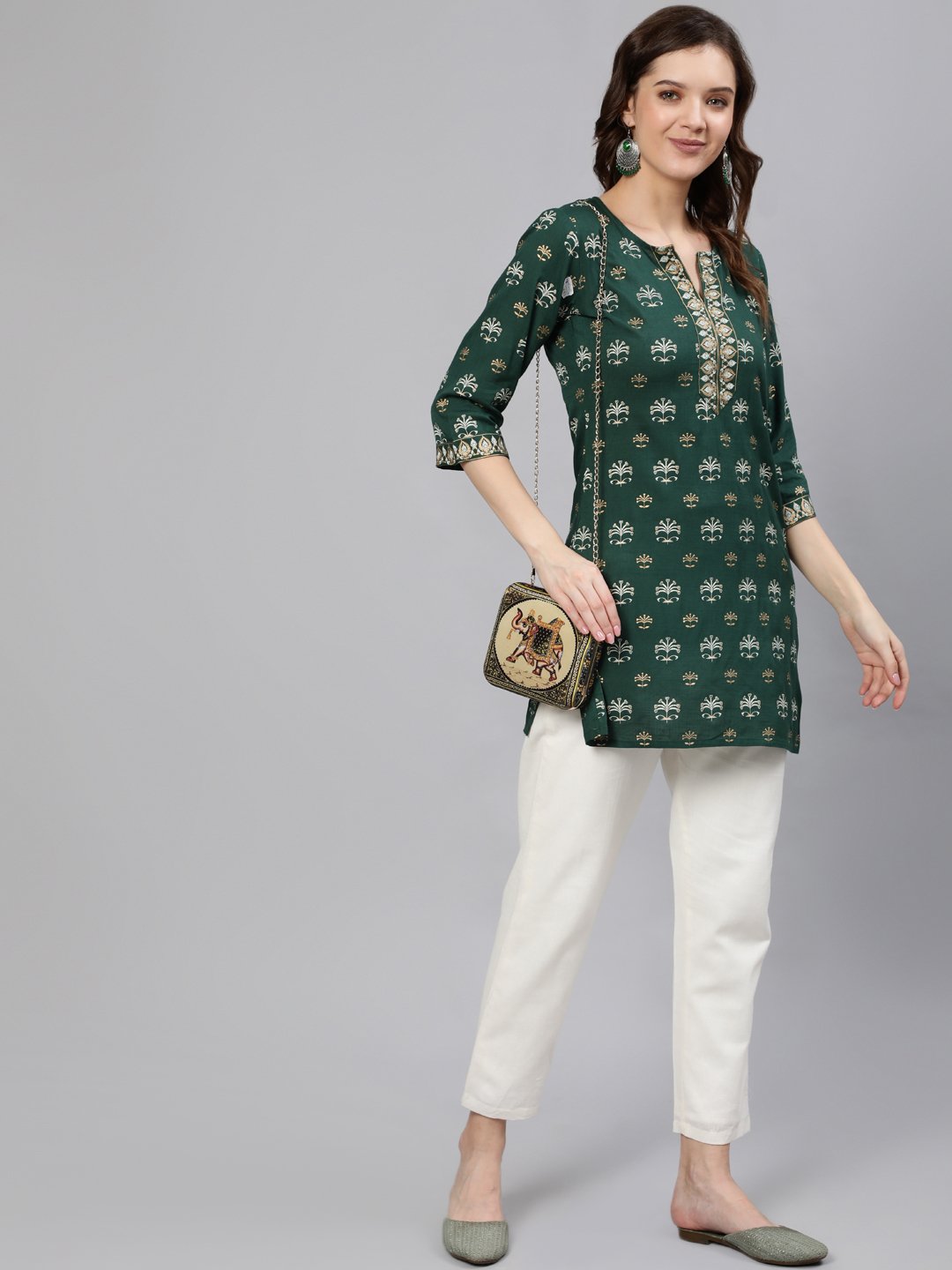 Women Green & Gold Printed Tunic With Three Quarter Sleeves