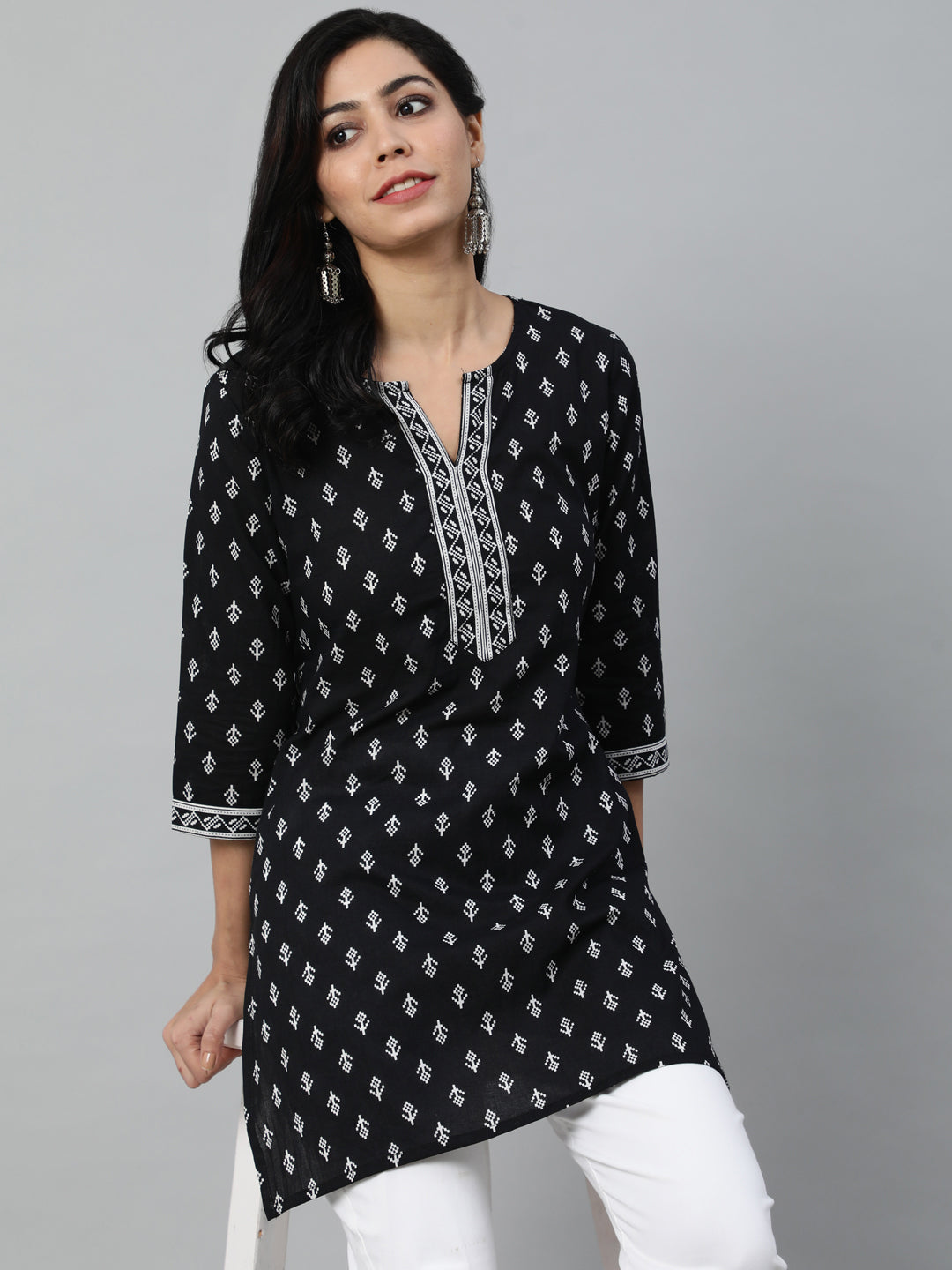 Black Printed Straight Tunic With Three Quarter Sleeves