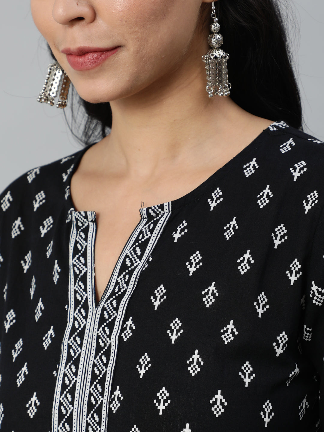 Black Printed Straight Tunic With Three Quarter Sleeves