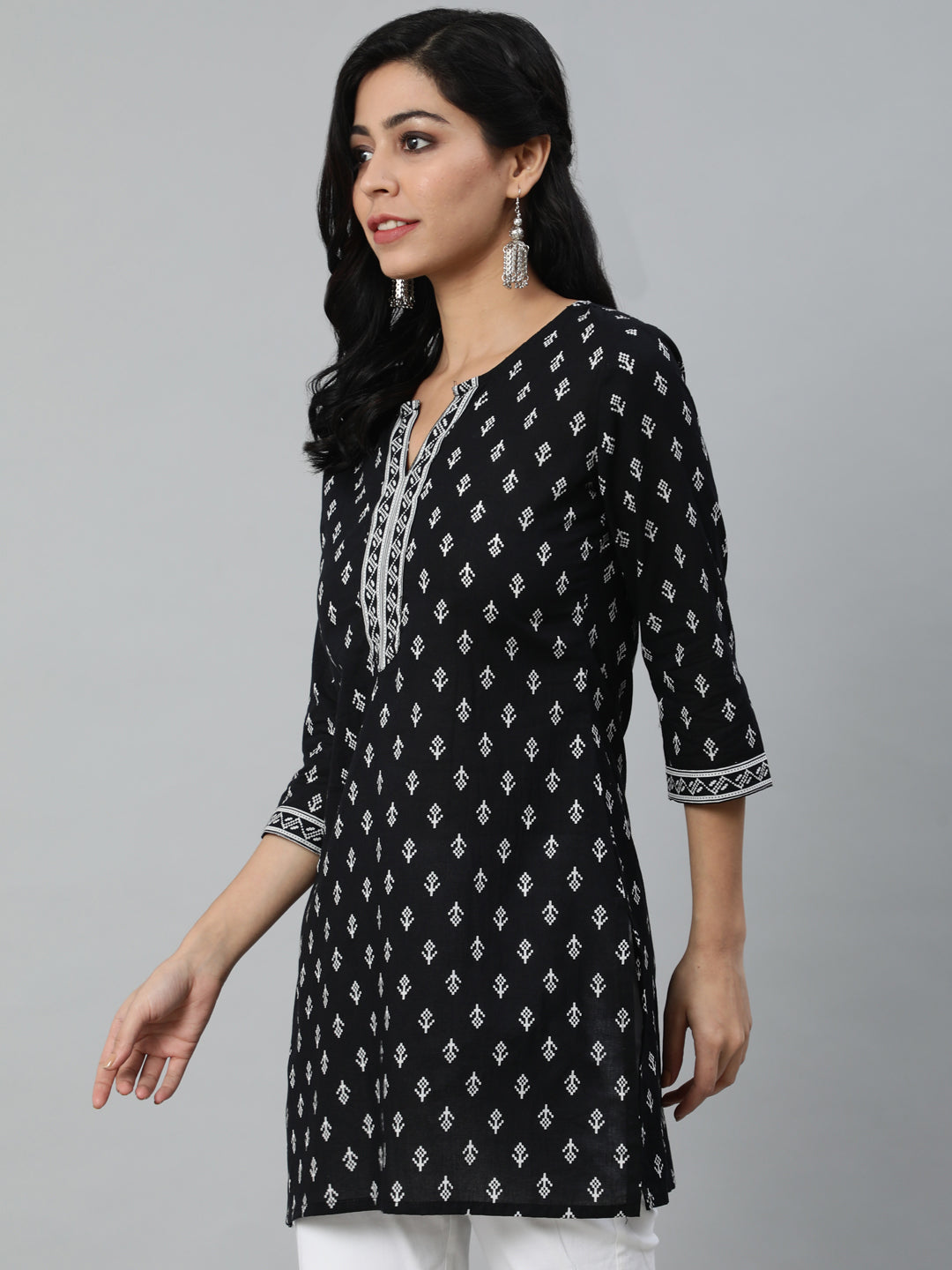 Black Printed Straight Tunic With Three Quarter Sleeves