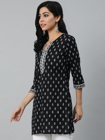 Black Printed Straight Tunic With Three Quarter Sleeves