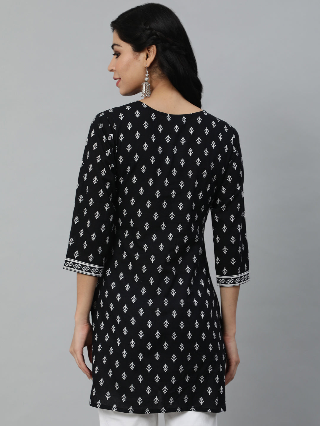 Black Printed Straight Tunic With Three Quarter Sleeves