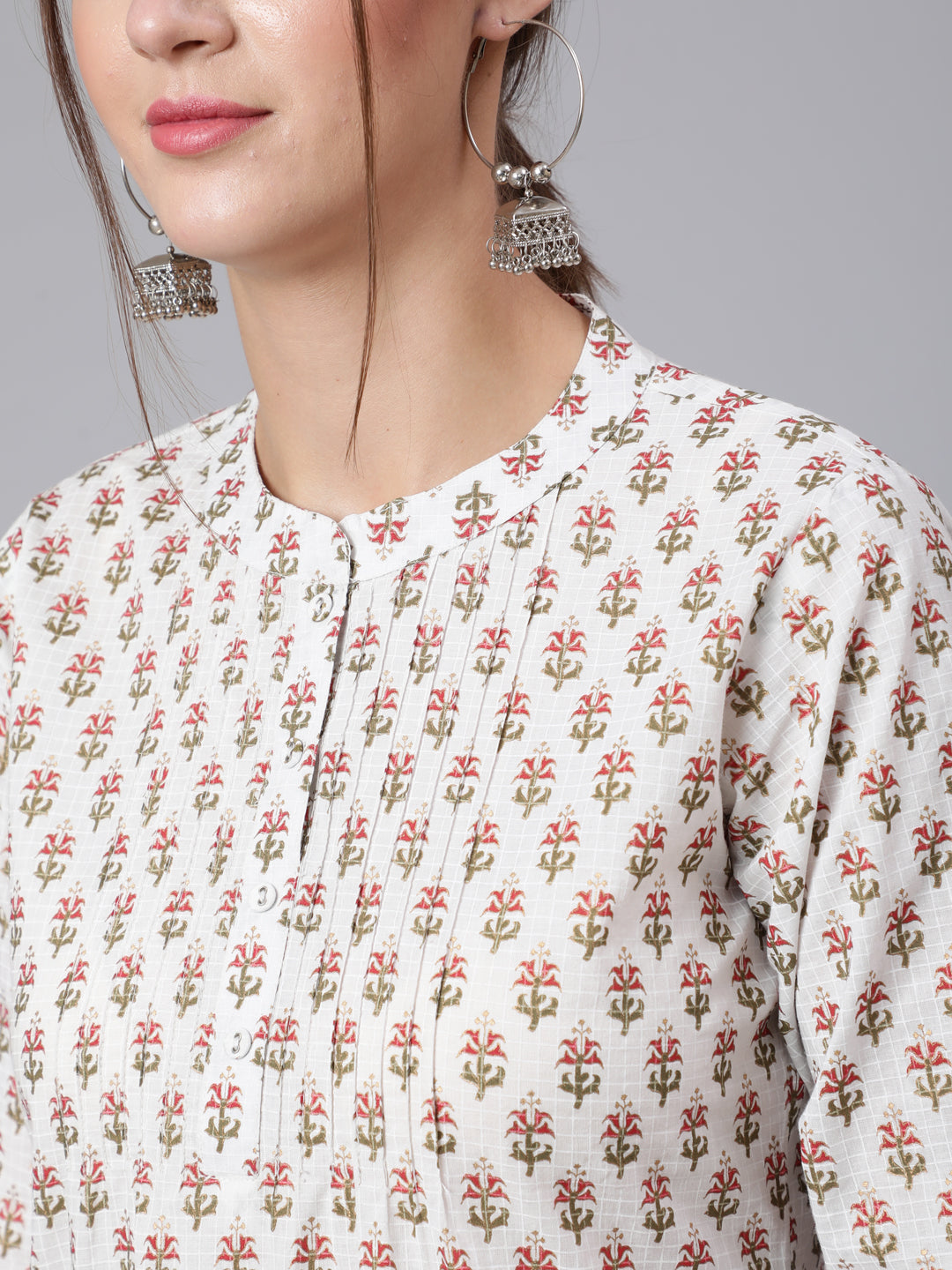 Off-White Straight Tunic With Three Quaretr Sleeves