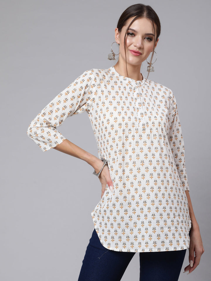 Off-White Straight Tunic With Three Quaretr Sleeves